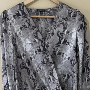 Dynamite| Sexy Silky Snake Print Silver Satin V-Neck Long Sleeve Bodysuit Sz XS